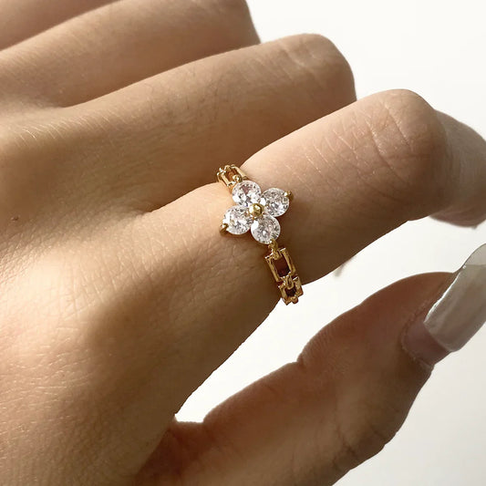 Clover Ring