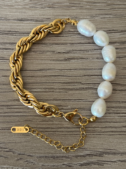 Chain with pearl bracelet