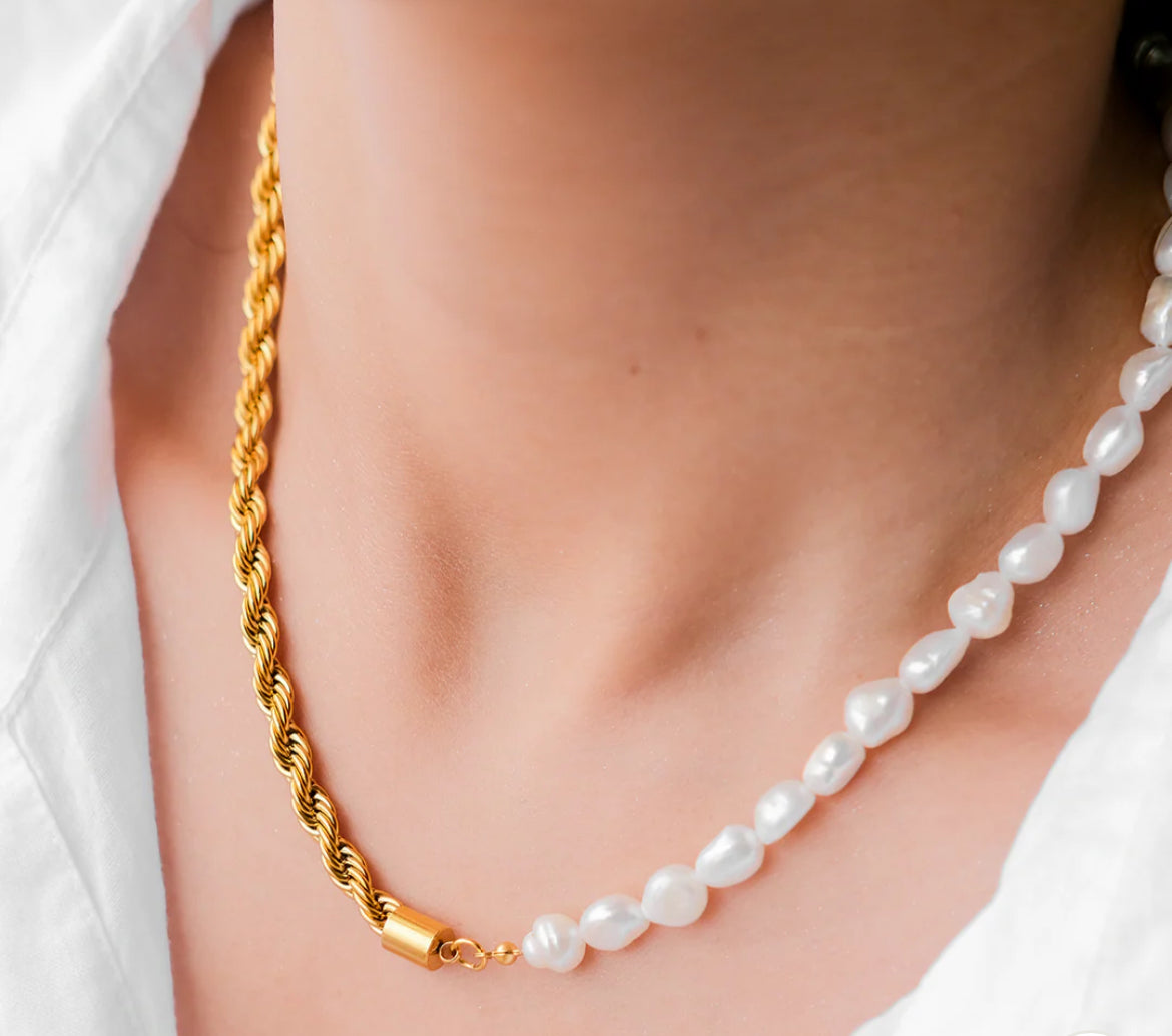 Rope Pearl Necklace